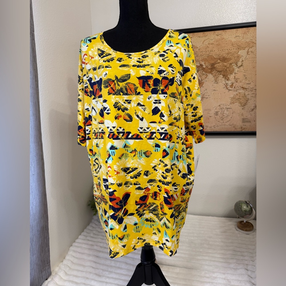 Lularoe tropical floral tee size medium